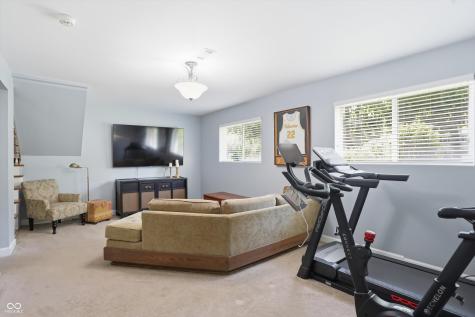 562 Holliday Lane Indianapolis IN 46260