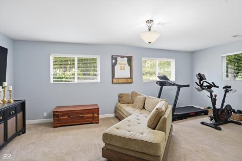 562 Holliday Lane Indianapolis IN 46260
