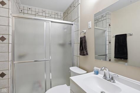 562 Holliday Lane Indianapolis IN 46260