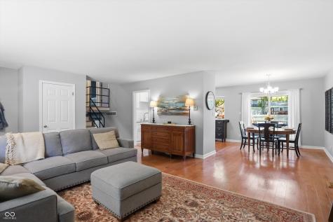 562 Holliday Lane Indianapolis IN 46260