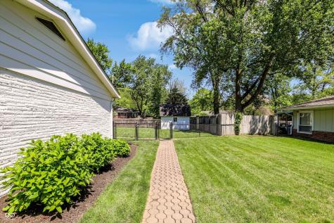 562 Holliday Lane Indianapolis IN 46260