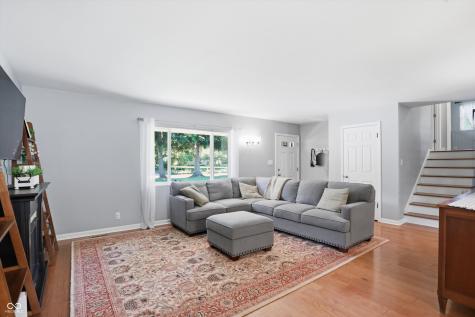 562 Holliday Lane Indianapolis IN 46260