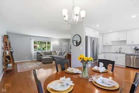 562 Holliday Lane Indianapolis IN 46260