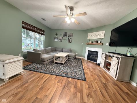 1098 Williamsburg Way Indianapolis IN 46234