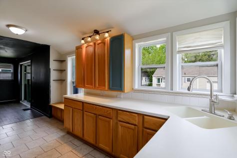 5145 E 20th Place Indianapolis IN 46218