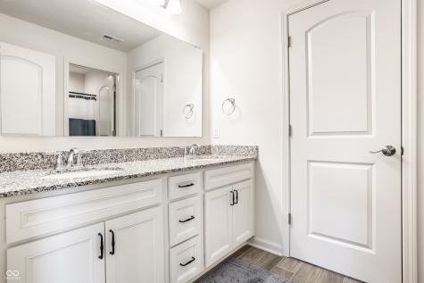 5378 Rose Drive Zionsville IN 46077