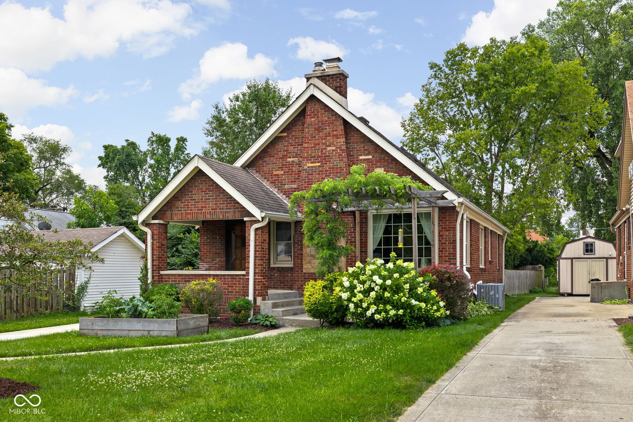 914 N Hawthorne Lane Indianapolis IN 46219