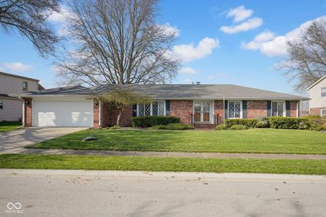 4540 Woodcrest Drive Columbus IN 47203