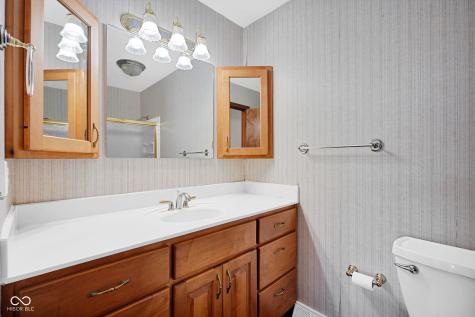 4540 Woodcrest Drive Columbus IN 47203