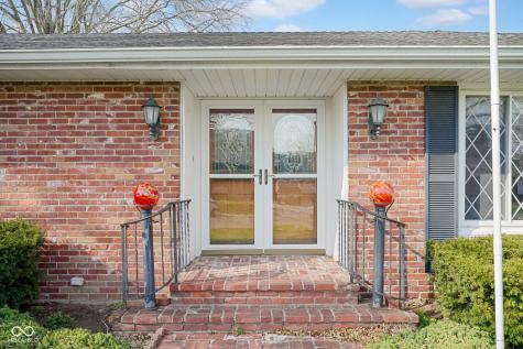 4540 Woodcrest Drive Columbus IN 47203