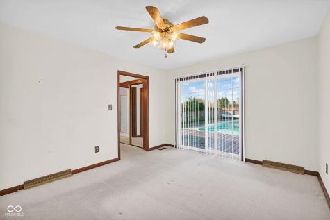 4540 Woodcrest Drive Columbus IN 47203