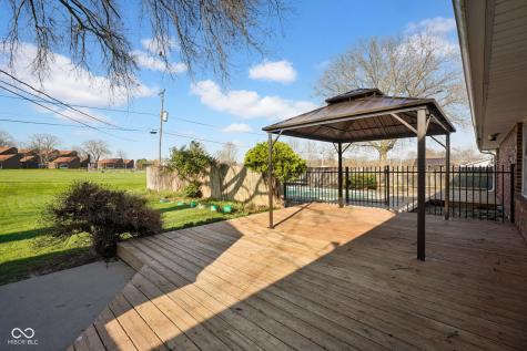4540 Woodcrest Drive Columbus IN 47203