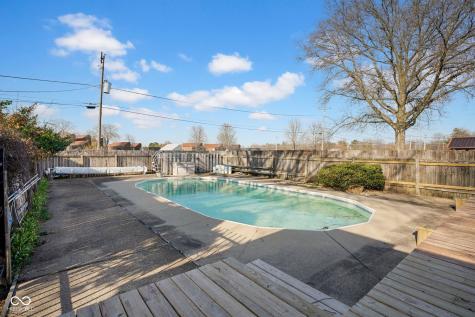 4540 Woodcrest Drive Columbus IN 47203