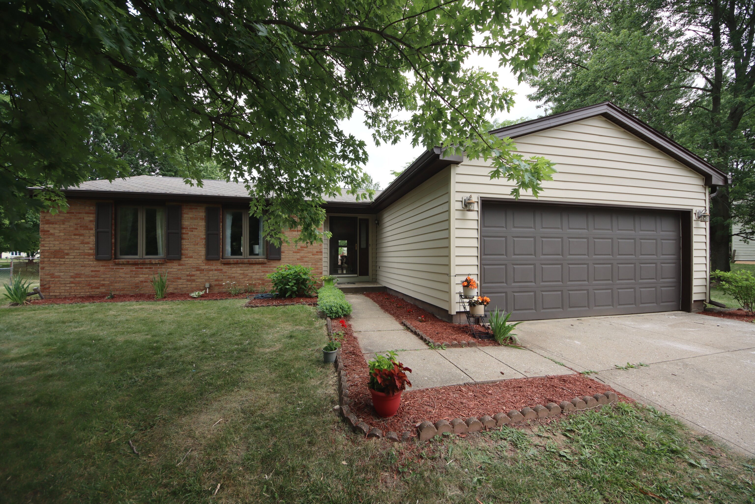 6715 Breeds Hill Drive Indianapolis IN 46237
