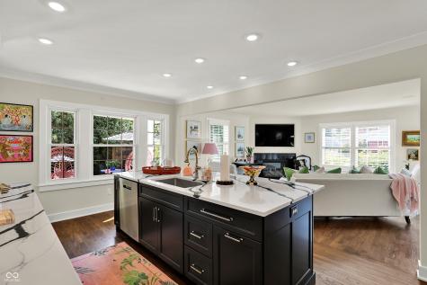 285 N Main Street Zionsville IN 46077
