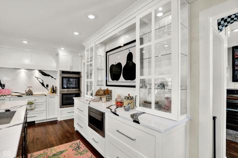 285 N Main Street Zionsville IN 46077