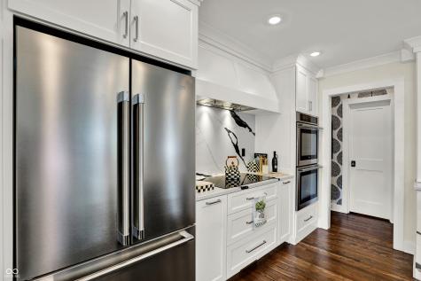 285 N Main Street Zionsville IN 46077