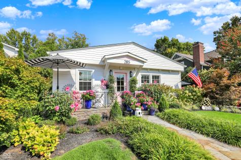 285 N Main Street Zionsville IN 46077