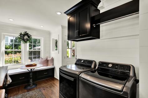 285 N Main Street Zionsville IN 46077