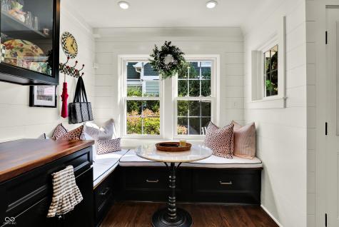 285 N Main Street Zionsville IN 46077