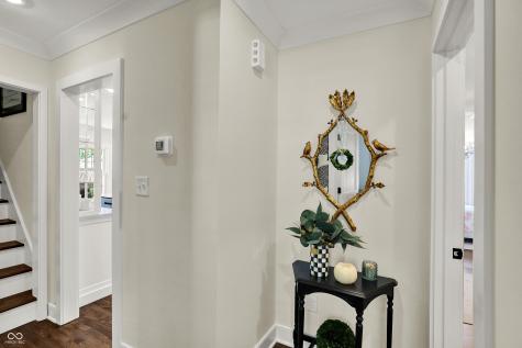 285 N Main Street Zionsville IN 46077