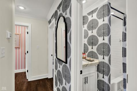 285 N Main Street Zionsville IN 46077