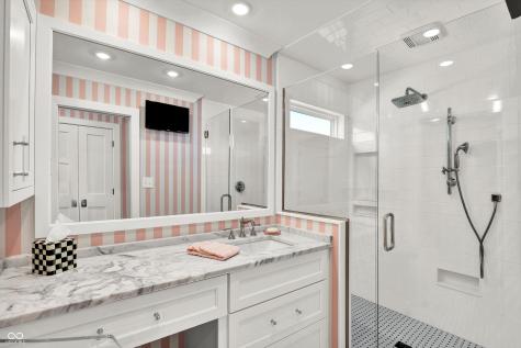 285 N Main Street Zionsville IN 46077