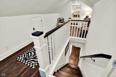 285 N Main Street Zionsville IN 46077