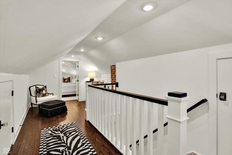 285 N Main Street Zionsville IN 46077