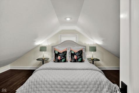 285 N Main Street Zionsville IN 46077