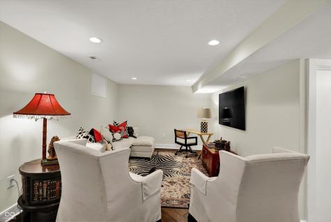 285 N Main Street Zionsville IN 46077