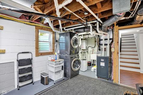 285 N Main Street Zionsville IN 46077