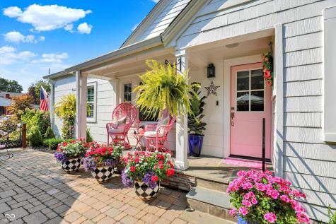 285 N Main Street Zionsville IN 46077