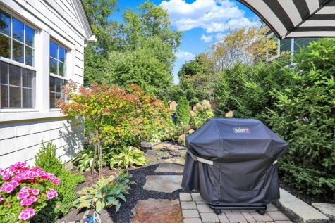 285 N Main Street Zionsville IN 46077