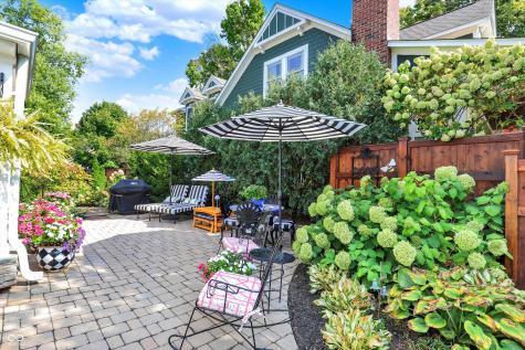 285 N Main Street Zionsville IN 46077