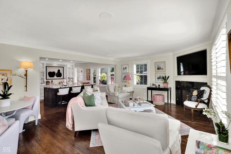 285 N Main Street Zionsville IN 46077