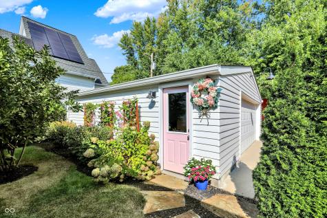 285 N Main Street Zionsville IN 46077