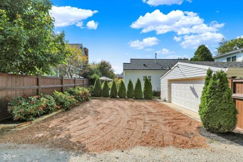 285 N Main Street Zionsville IN 46077