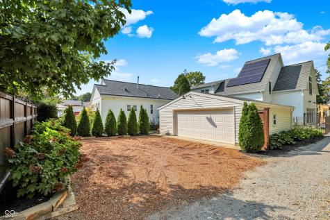 285 N Main Street Zionsville IN 46077