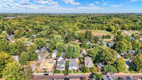 285 N Main Street Zionsville IN 46077