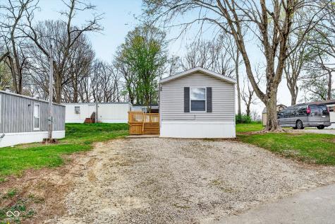 48 Echo Lake W Drive Mooresville IN 46158