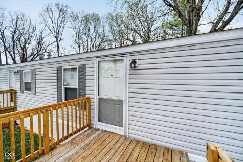 48 Echo Lake W Drive Mooresville IN 46158