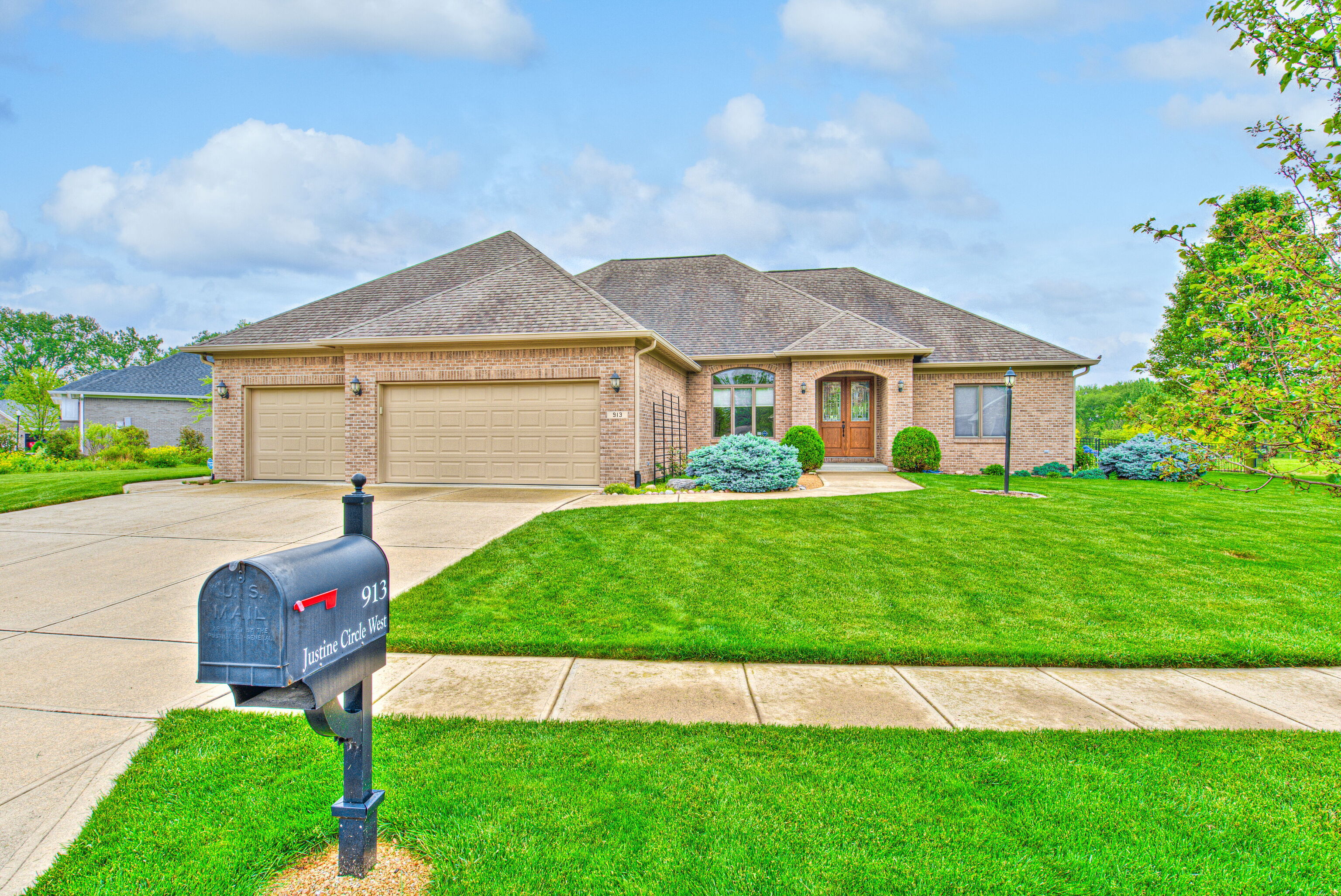 913 Justine Circle W Indianapolis IN 46234