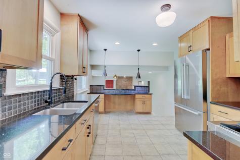 805 Eaglewood Drive Zionsville IN 46077