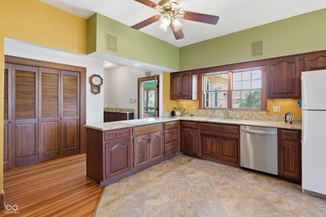497 N 100 W Franklin IN 46131