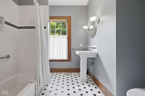 497 N 100 W Franklin IN 46131