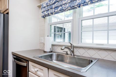 5942 Hillside Avenue East Drive Indianapolis IN 46220