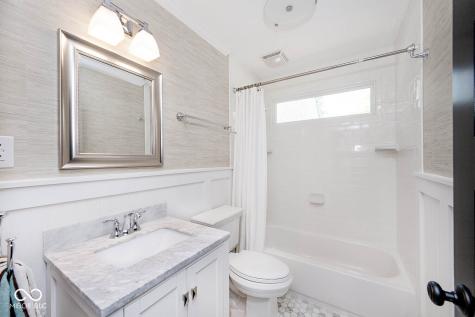 5942 Hillside Avenue East Drive Indianapolis IN 46220
