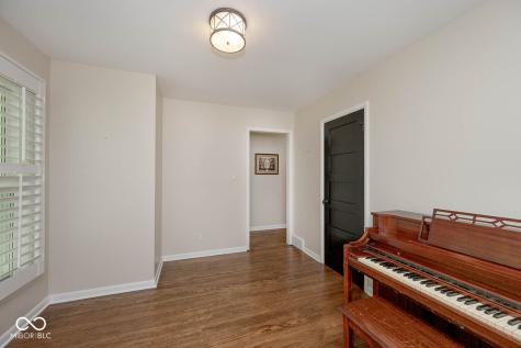 5942 Hillside Avenue East Drive Indianapolis IN 46220