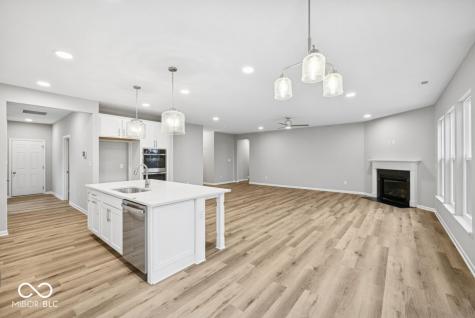 9194 Ambassador Street Mccordsville IN 46055